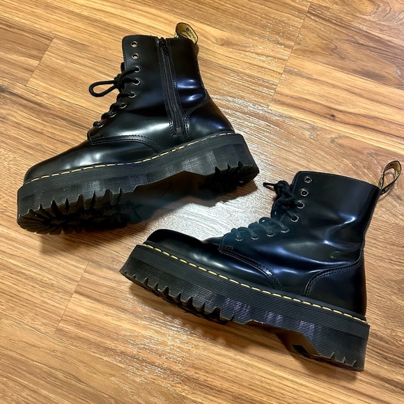 Dr. Martens Jadon Platform boots in Smooth Leather black - Picture 1 of 3